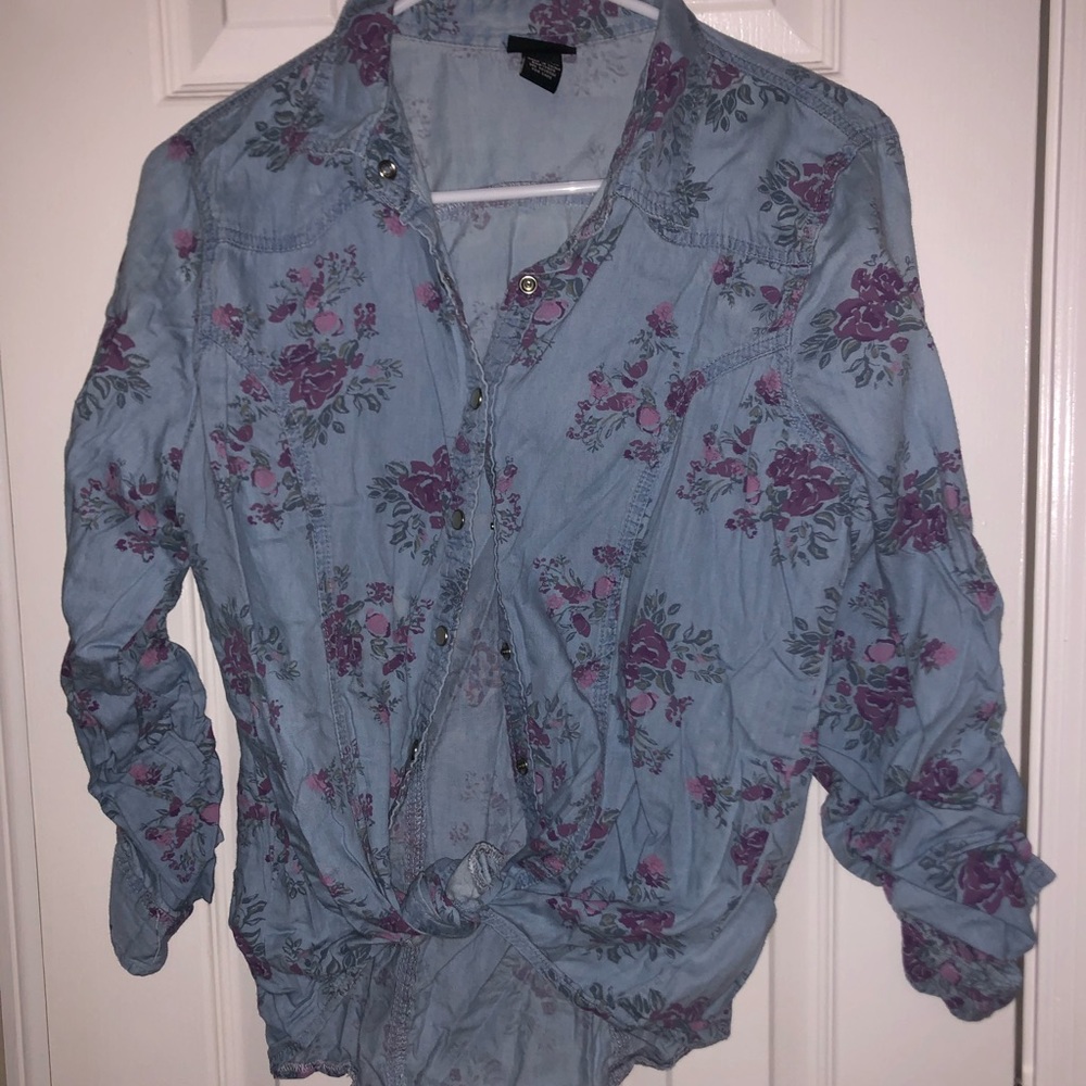 Pearl snap long sleeve.